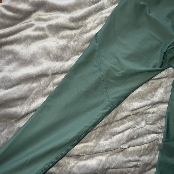 Old navy workout leggings - Picture 8 of 8